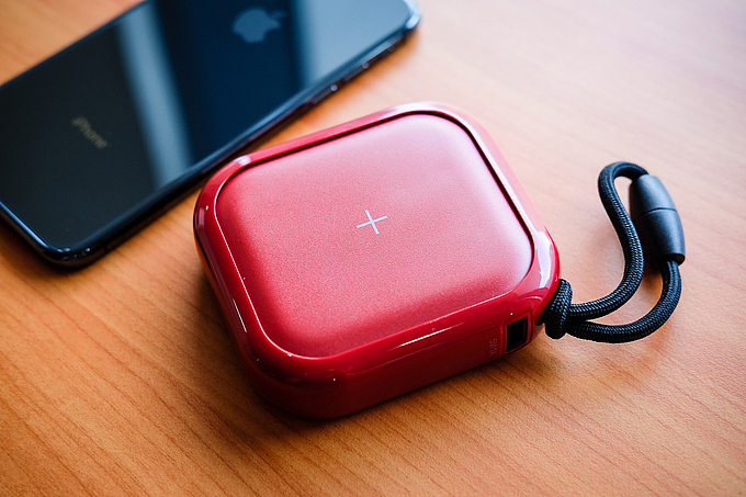 无线充电 MIPOW魔方便充宝苹果三星小米通吃（图ZMTE2NzExMjQ4） - 产品摄影 - 站酷设计师MIPOW麦泡原创素材 - 站酷ZCOOL