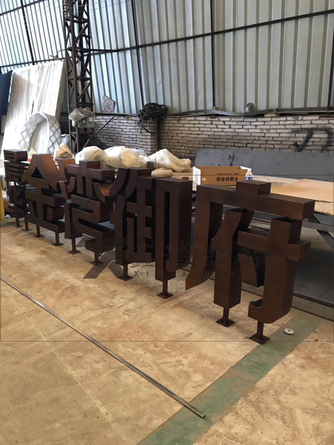 售楼部304红古铜不锈钢围边字体招牌真不愧是门面担当