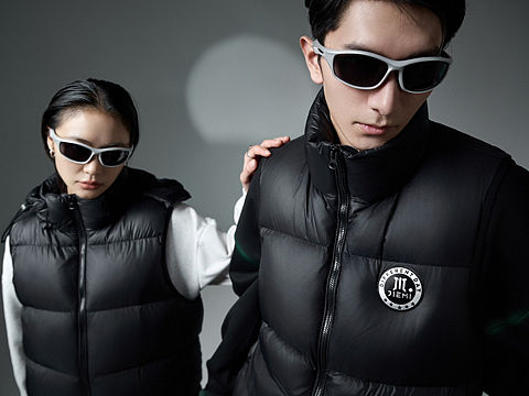 马甲 潮牌 服装（个人主页-ZNjU4NzgwMjg=） - 人像摄影 - 站酷设计师按快门的大壮原创素材 - 站酷ZCOOL