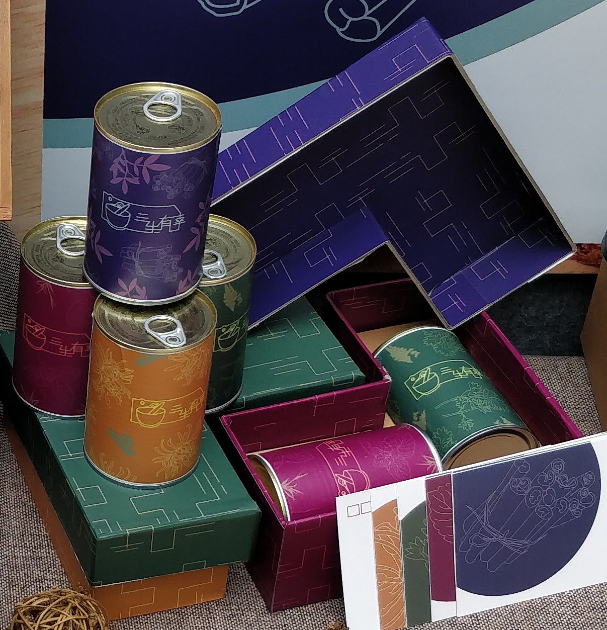 易拉罐型包装+礼盒装实物