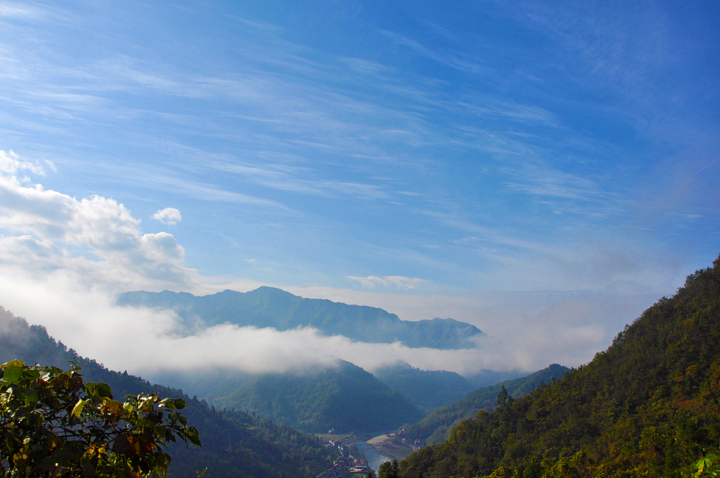 故乡小镇的蓝天（图ZMjE1MjAwMDA=） - 风光摄影 - 站酷设计师爱摄影的少年斌帅原创素材 - 站酷ZCOOL