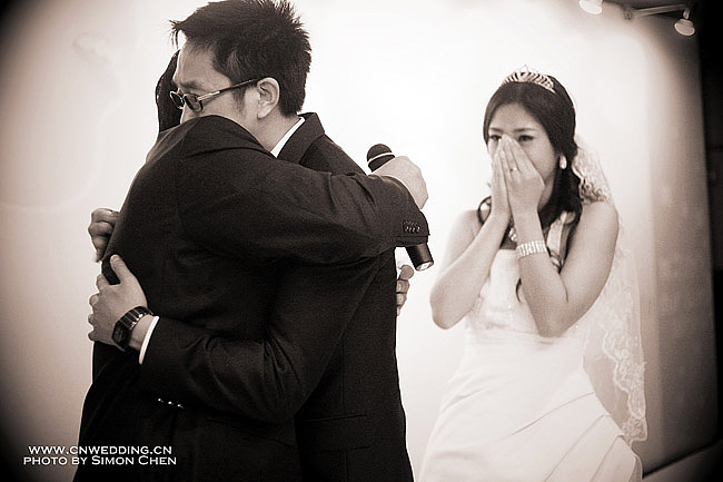 《婚礼感人至深一瞬间-I》新闻纪实婚礼摄影陈昕Simon Chen(婚礼纪实跟拍)（图ZMzY0NTgyNA==） - 人像摄影 - 站酷设计师婚礼摄影师陈昕原创素材 - 站酷ZCOOL