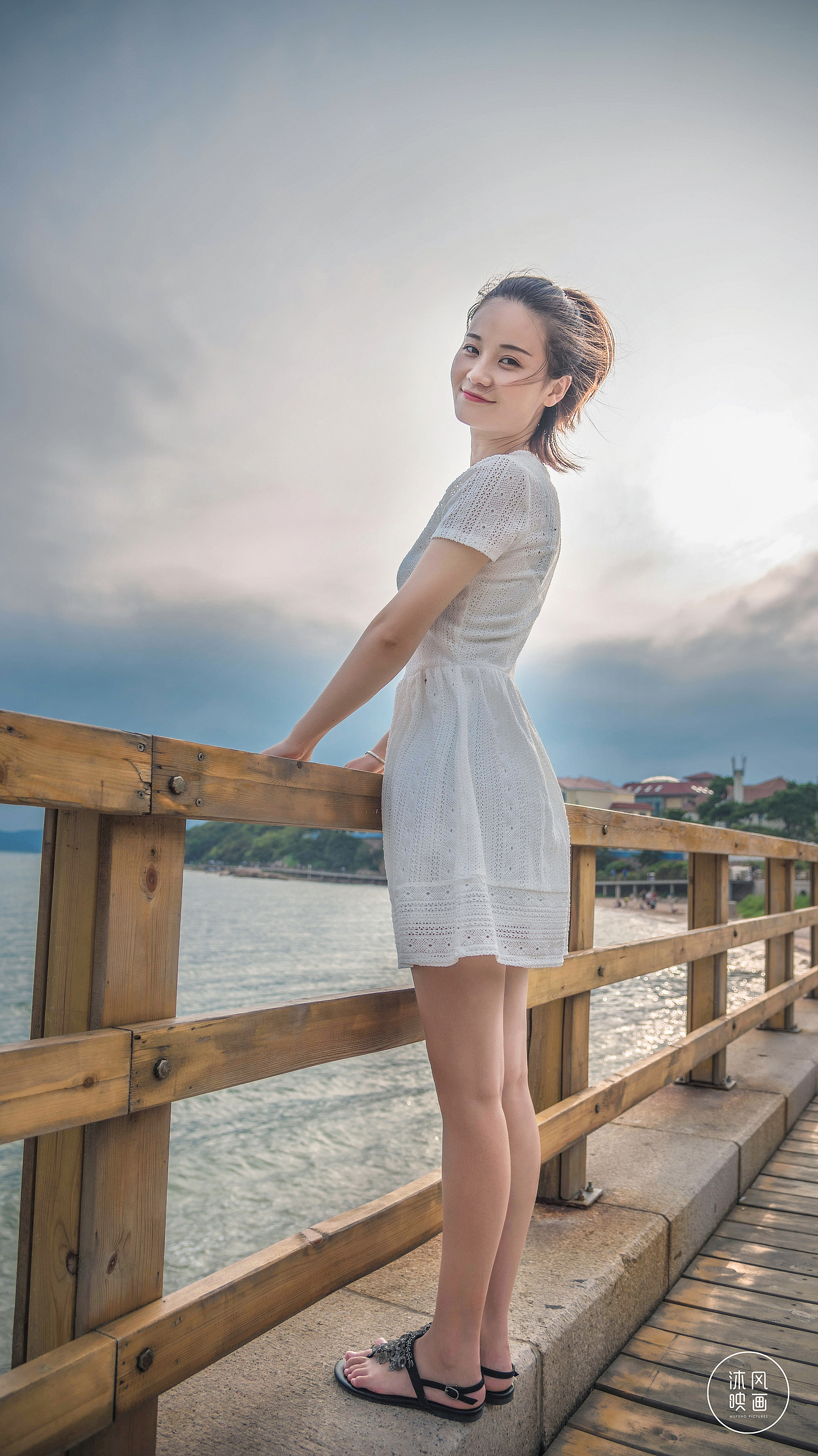 青岛夏日海边妹子摄影