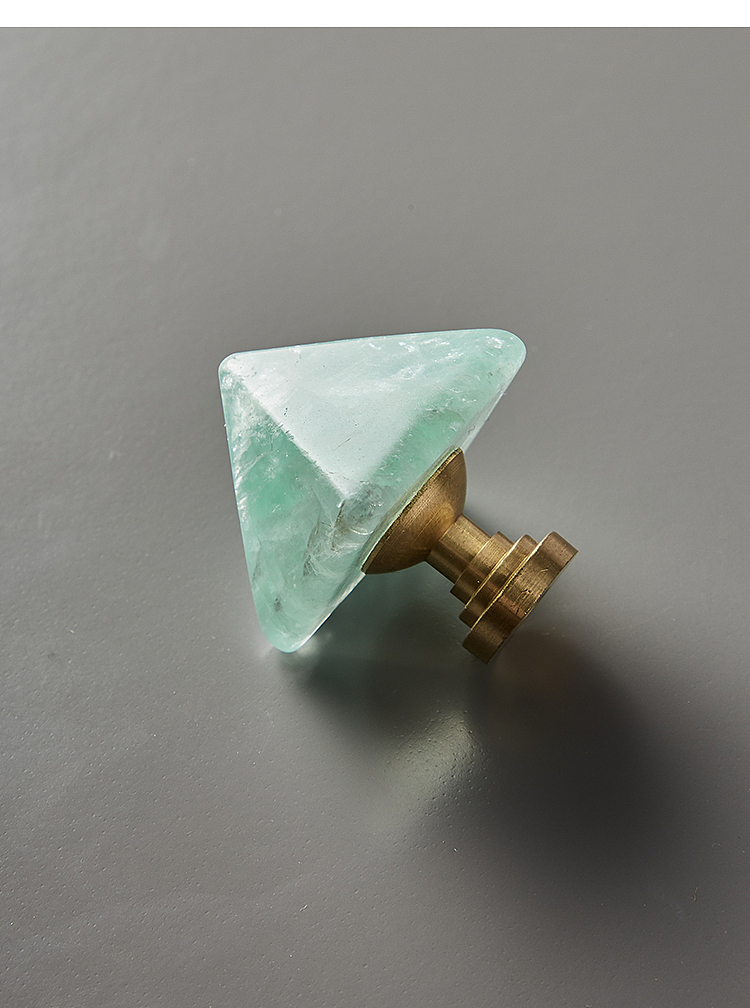 【屿铜拉手】爱丽丝晶塔系列-天然水晶拉手（图ZMTkwODEwNjY0） - 生活用品 - 站酷设计师屿铜拉手原创素材 - 站酷ZCOOL
