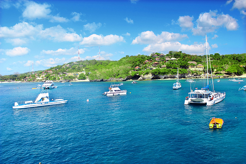 蓝梦岛,水清的一塌糊涂,浮潜就在这里玩的,水下世界感觉太棒了,比想象中的还美,可惜没法拍照。