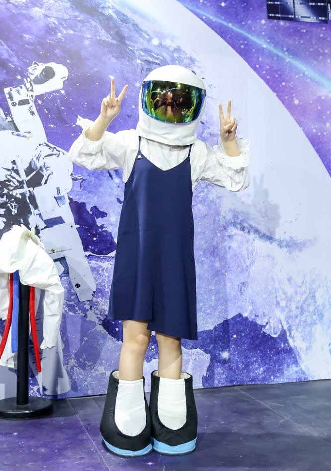 网红色廊-15空间不色不潮 拍到你不要不要