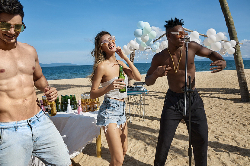 户外墨镜大片拍摄