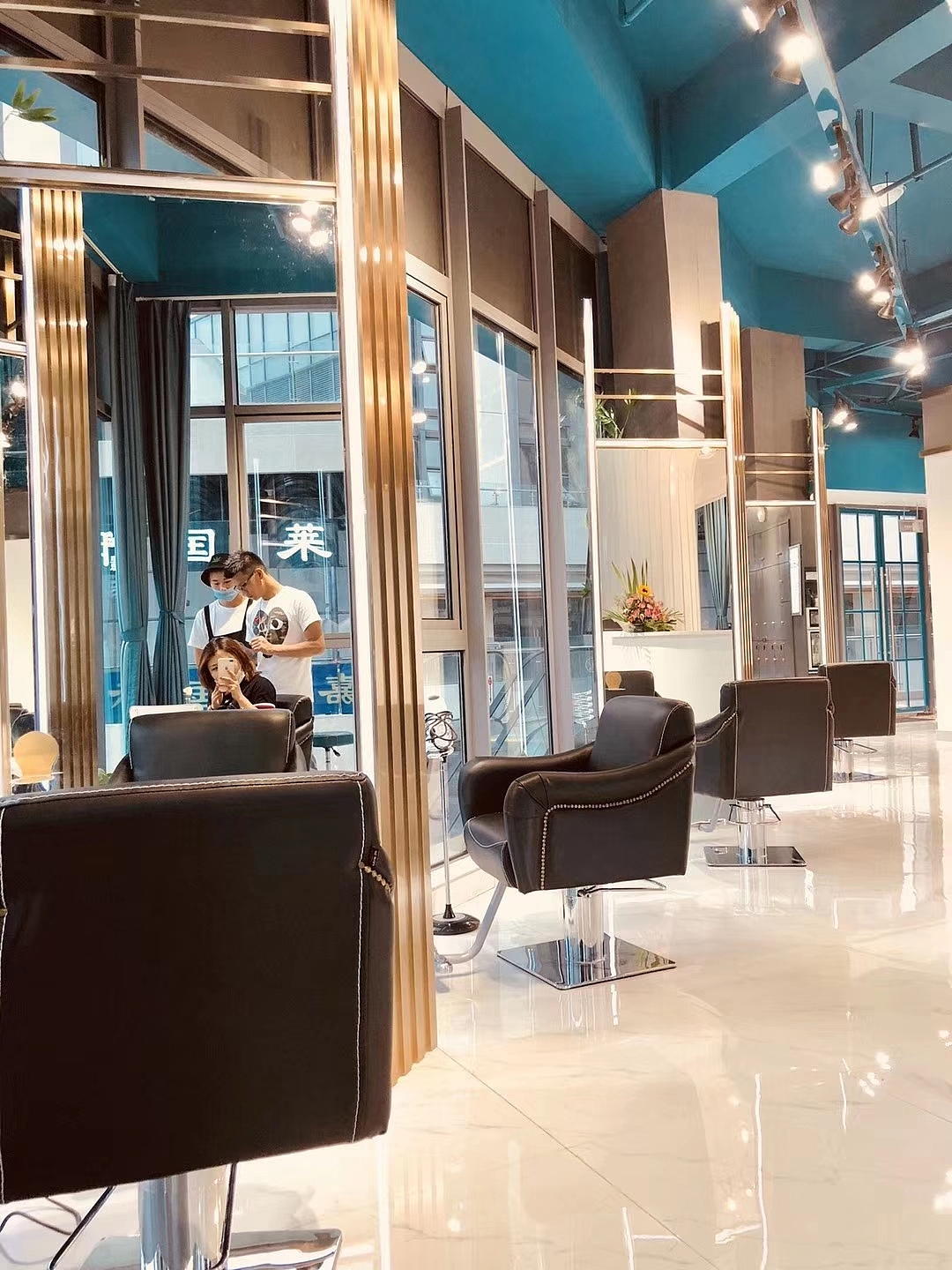 成都美发店店面设计