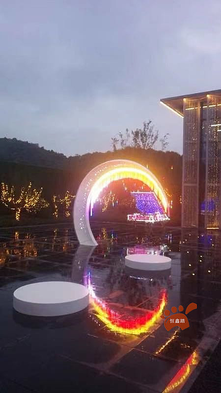 不锈钢发光月牙雕塑梦幻灯光水景雕塑不锈钢半月雕塑