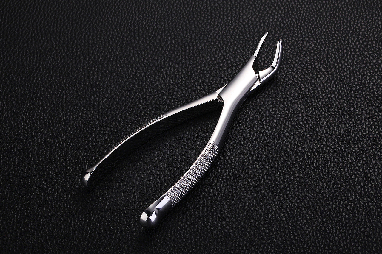 牙医帮拔牙钳口腔护理器材拍摄