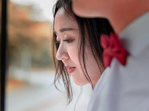 一匹黑马 丨 轻婚纱