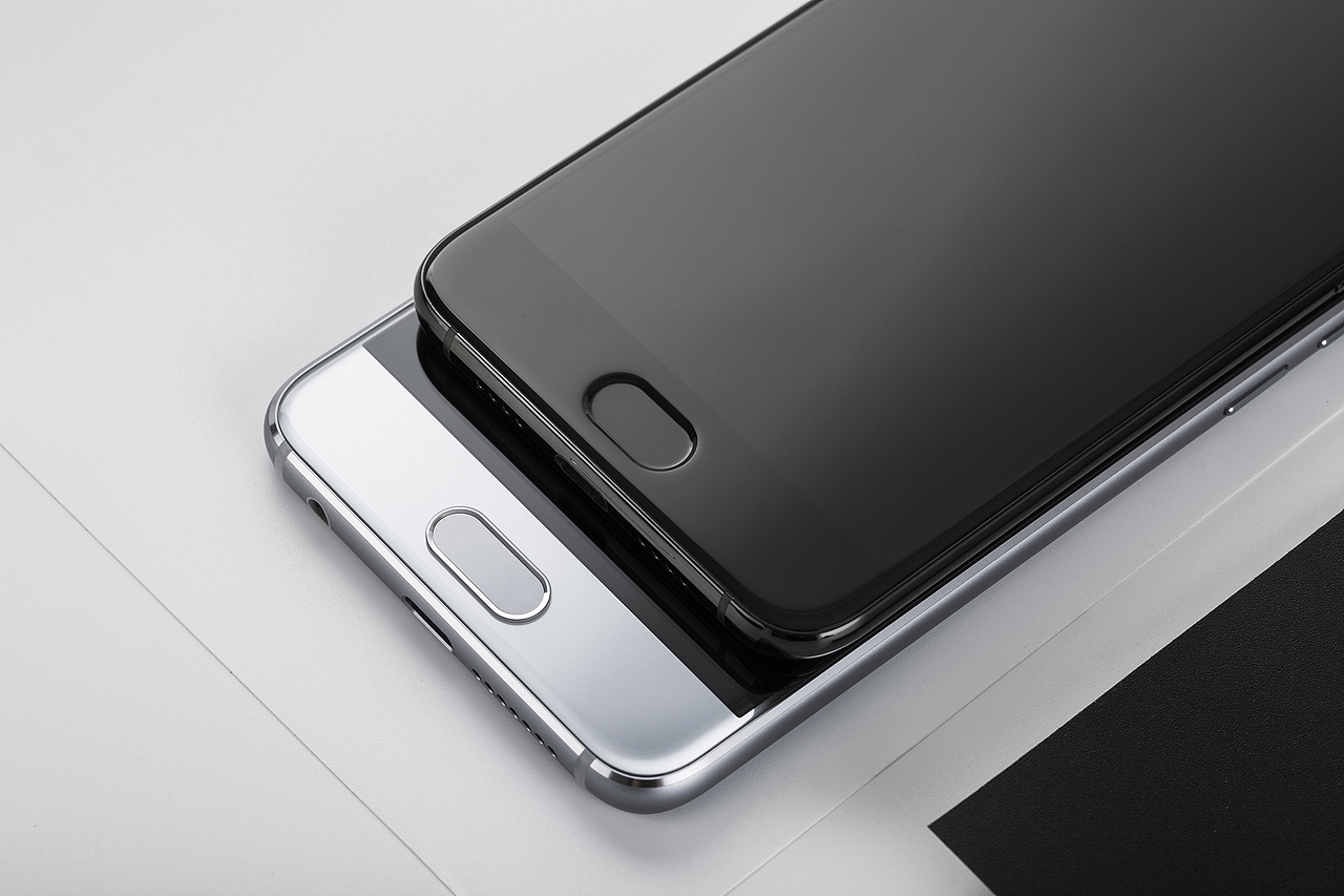 努比亚Z17 mini 红蓝CP配&荣耀9VS小米6（图ZODMxNDQ0MjQ=） - 产品摄影 - 站酷设计师X老师会拍照原创素材 - 站酷ZCOOL