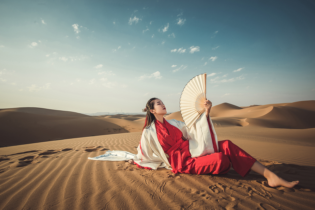 尘世如潮人如水只叹江湖几人回