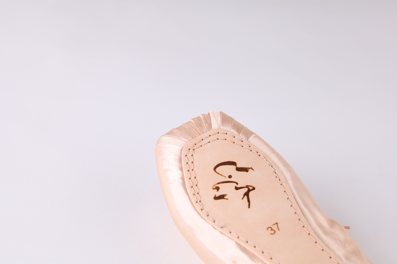 舞蹈鞋13（图ZOTg2Nzk4NTY=） - 产品摄影 - 站酷设计师常思己过1992原创素材 - 站酷ZCOOL