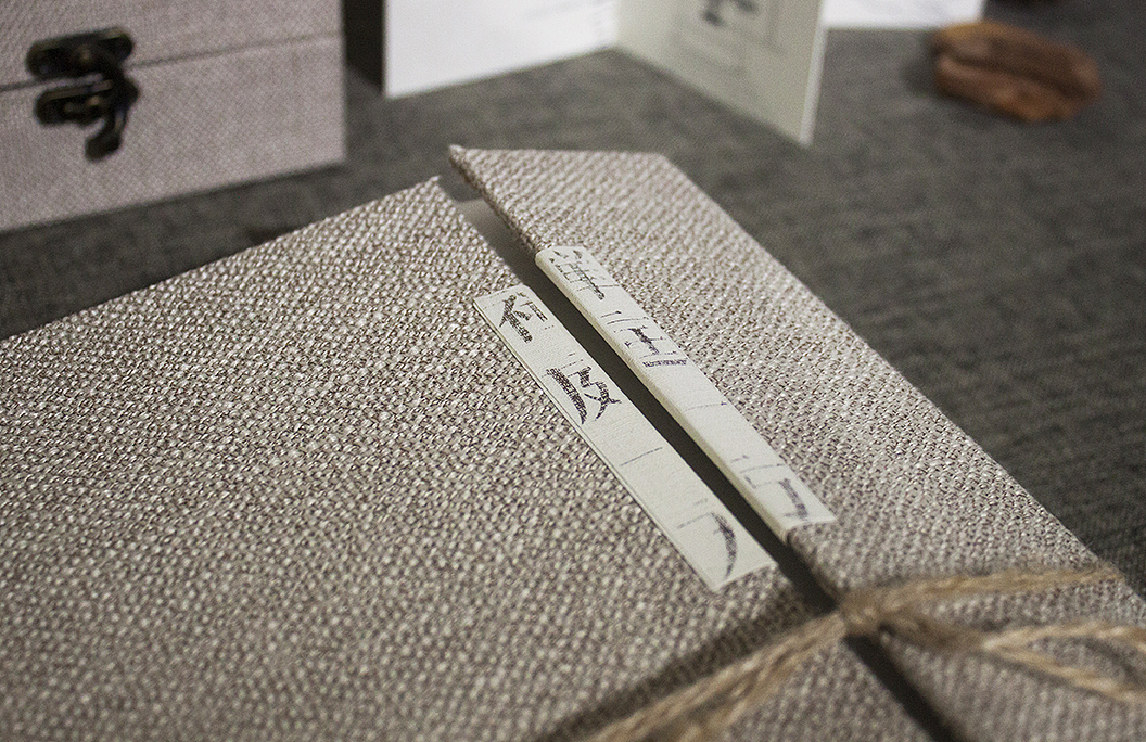 《和风禅意》护封实物 br>护封是自己动手做的,亚麻布里面贴着一层薄