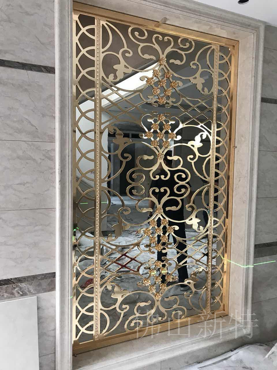 欧式家庭版铝板雕刻镂空屏风图片