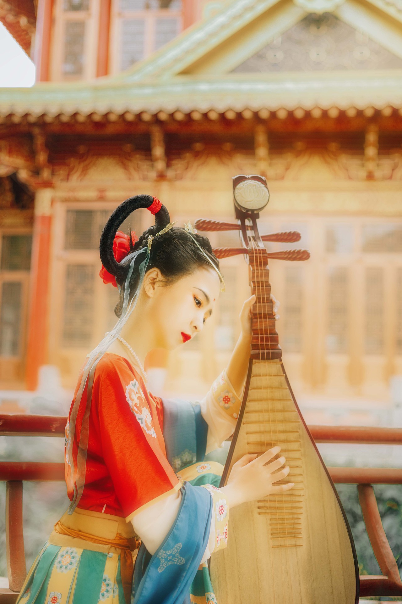 暖玉琵琶寒玉肤