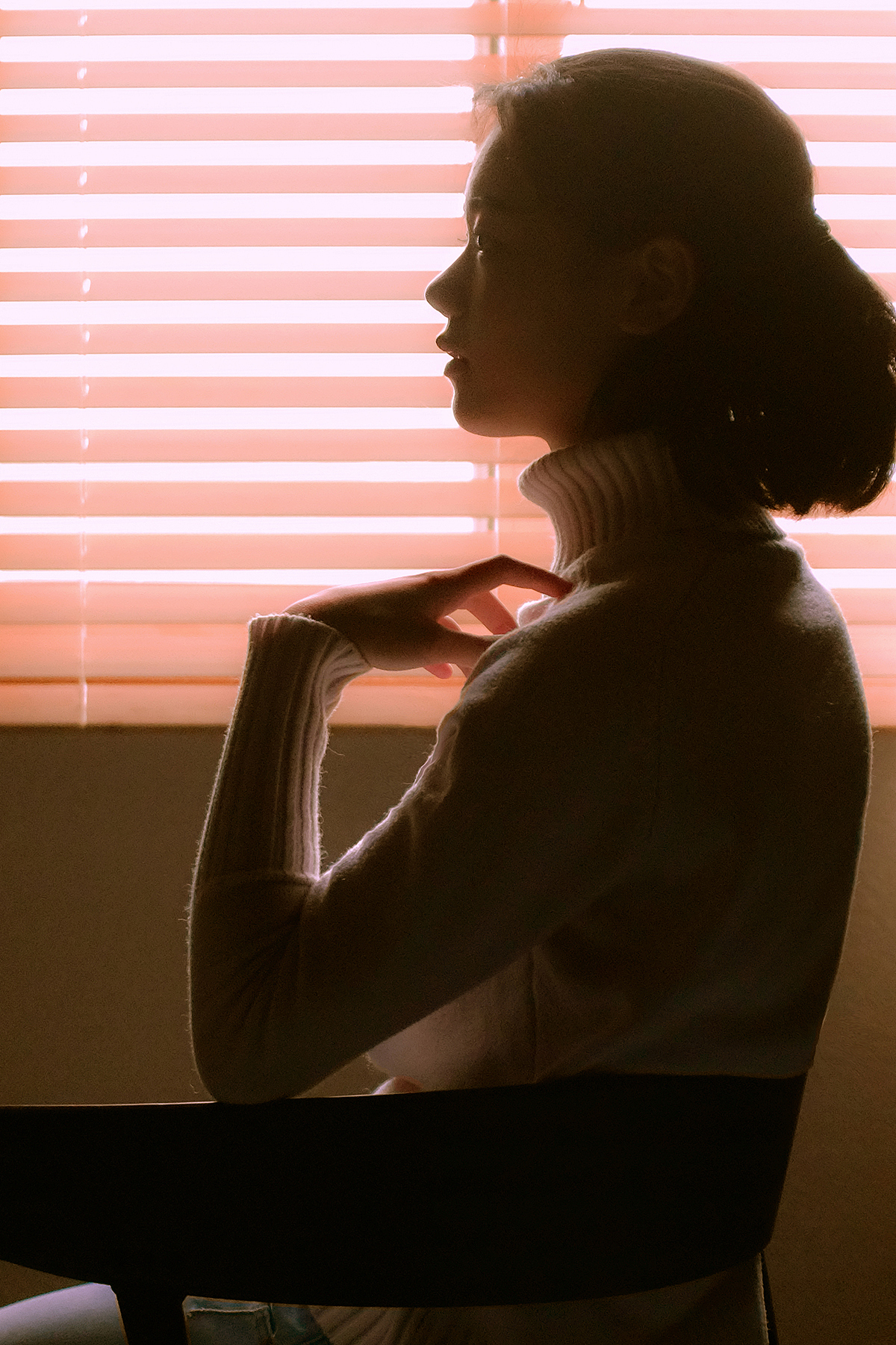 窗前少女（图ZMTU2NzY0NTY0） - 人像摄影 - 站酷设计师杰瑞不开车原创素材 - 站酷ZCOOL