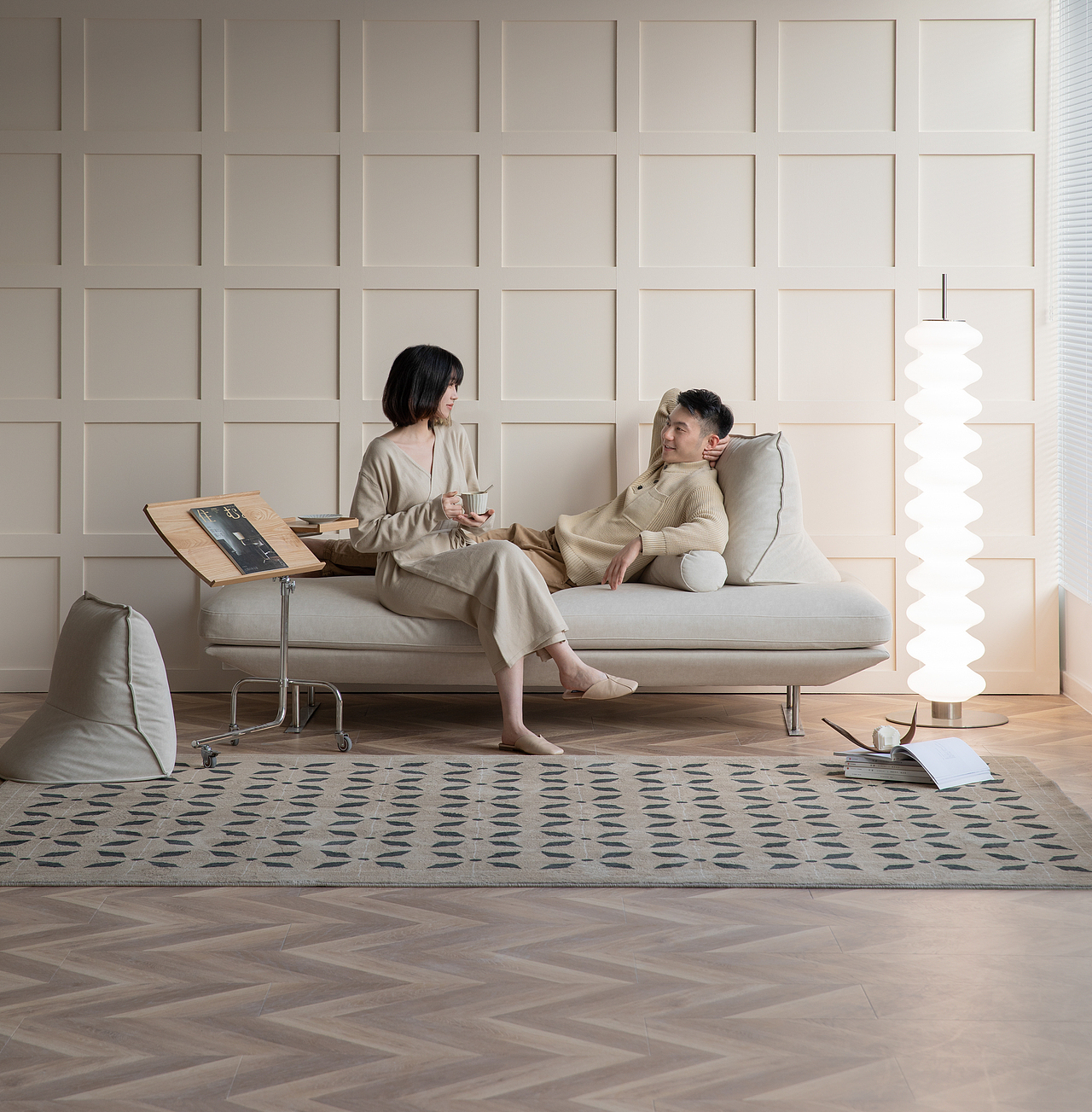 静物摄影｜#生野安室# 沙发·麦芬与Prado 🛋️（图ZMjg3ODM3MjYw） - 产品摄影 - 站酷设计师绘食集原创素材 - 站酷ZCOOL