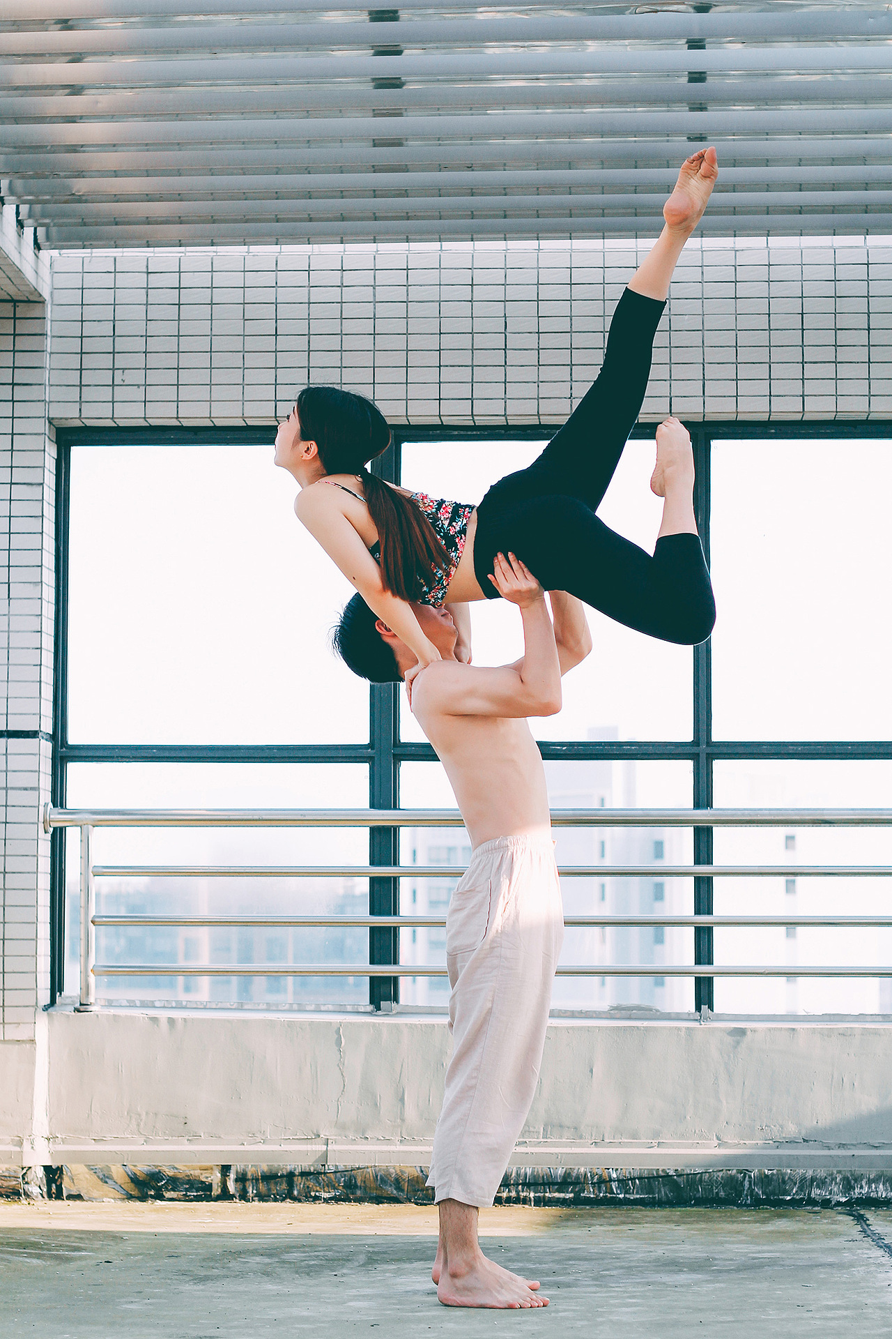 想和你在星空下跳舞，直到天边都亮起来。