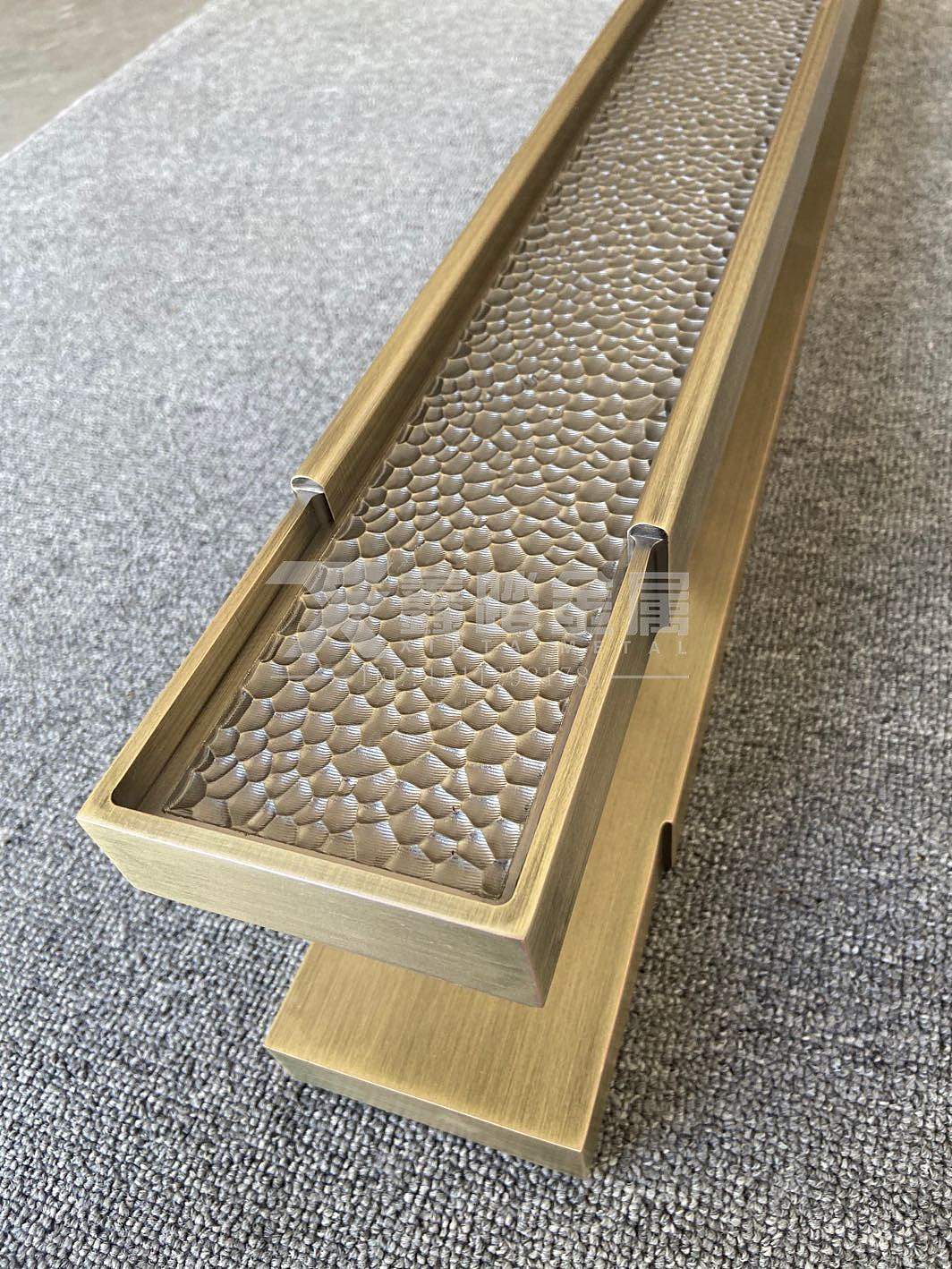 内蒙古青古铜铝板雕刻拉手、蕴藏无限精雕工艺装饰美