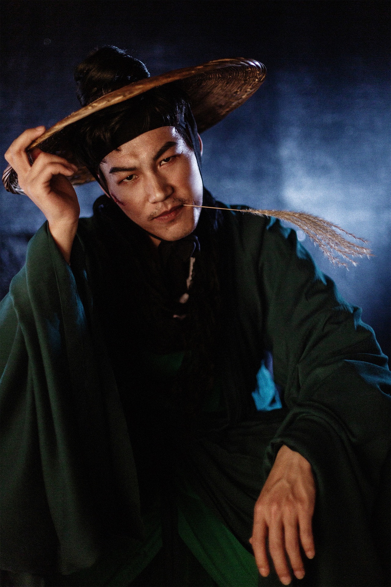 这个硬汉被揍的不轻