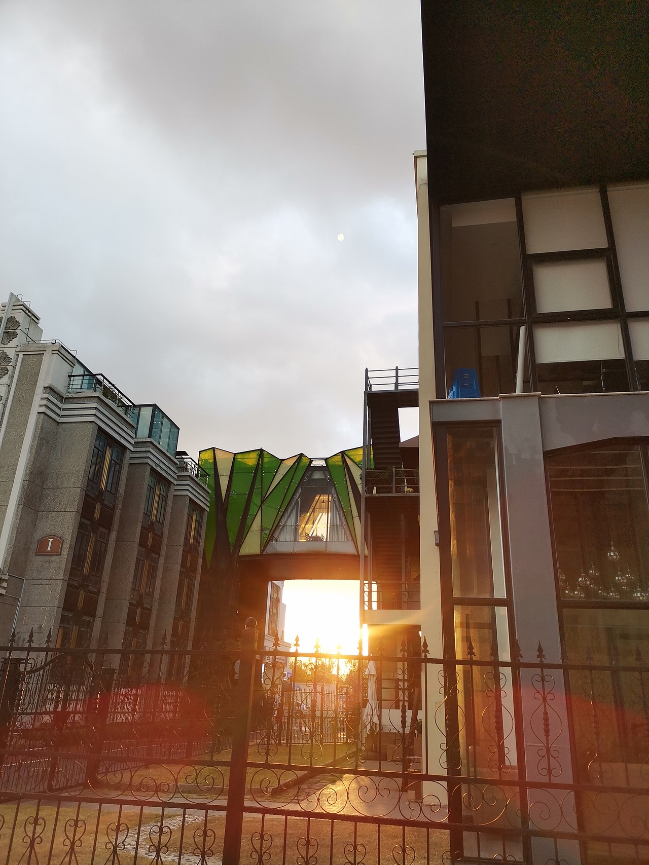 双11手机摄影街拍（图ZMTgzMzA5MTA0） - 人文/纪实摄影 - 站酷设计师pigtruman原创素材 - 站酷ZCOOL