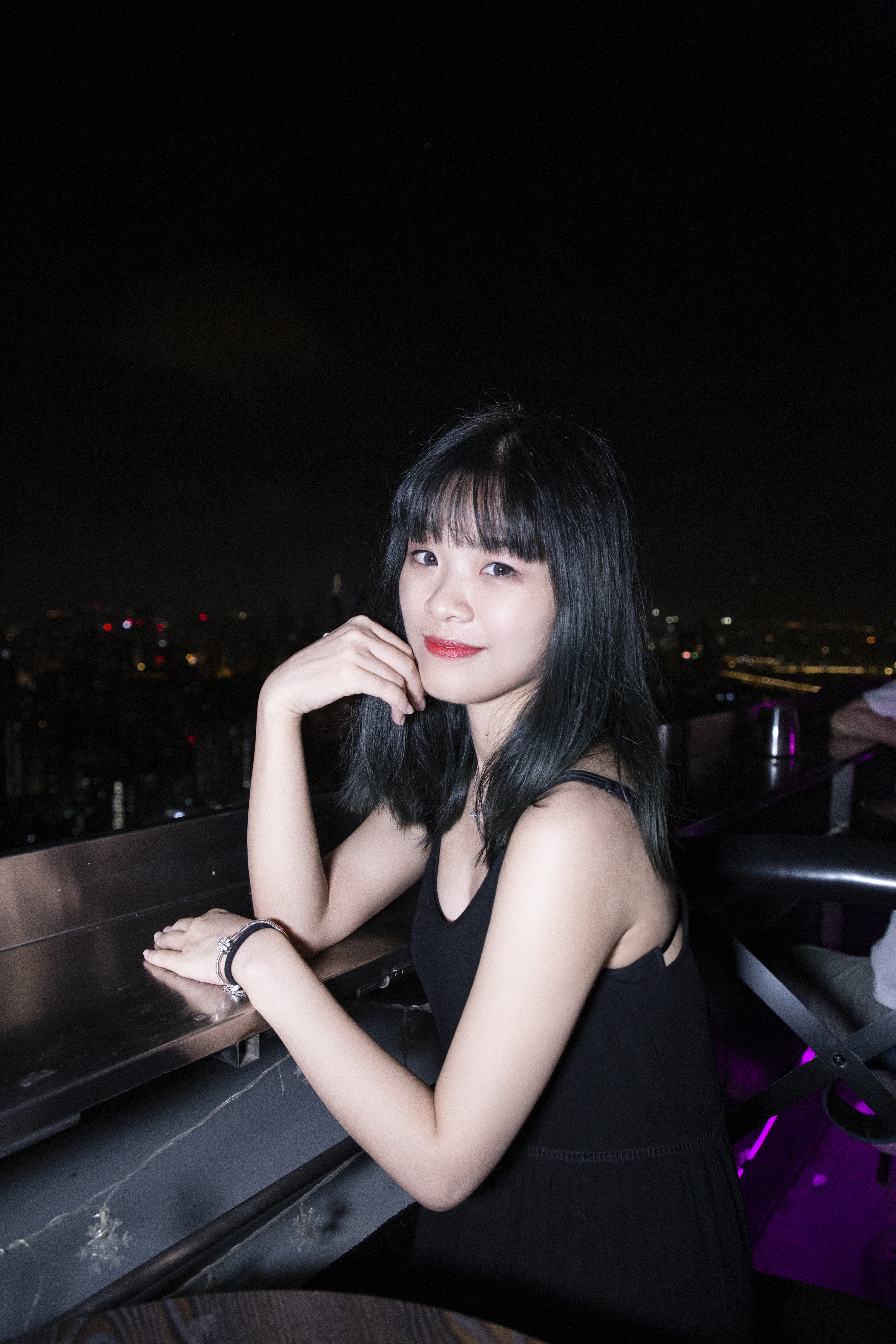 广州高层浮空岛酒吧