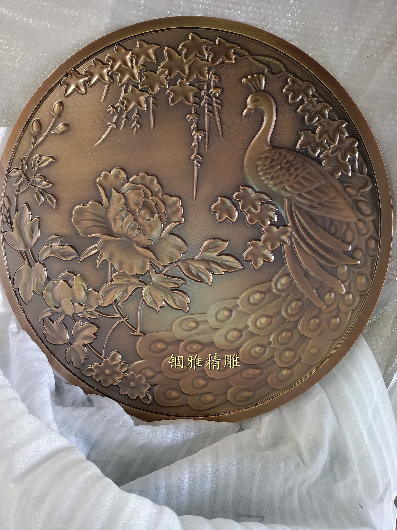 一种古色古香的黄铜仿古雕花壁画铜艺浮雕壁画背景墙