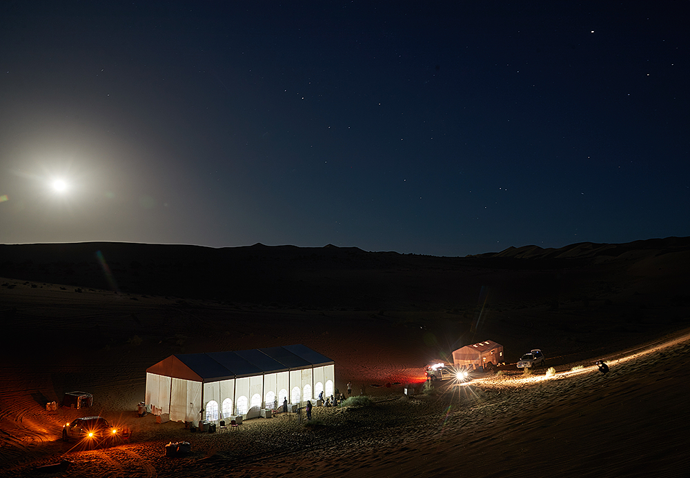  一天就消失的大地艺术，十天十夜绘制巨型沙画