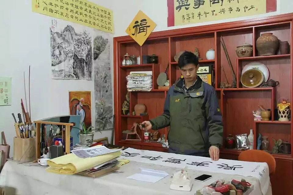 本人的作品：《安徽李辉-聋人画家》（图ZMjE4NTQ4NzA4） - 人文/纪实摄影 - 站酷设计师安徽李辉聋人画家原创素材 - 站酷ZCOOL