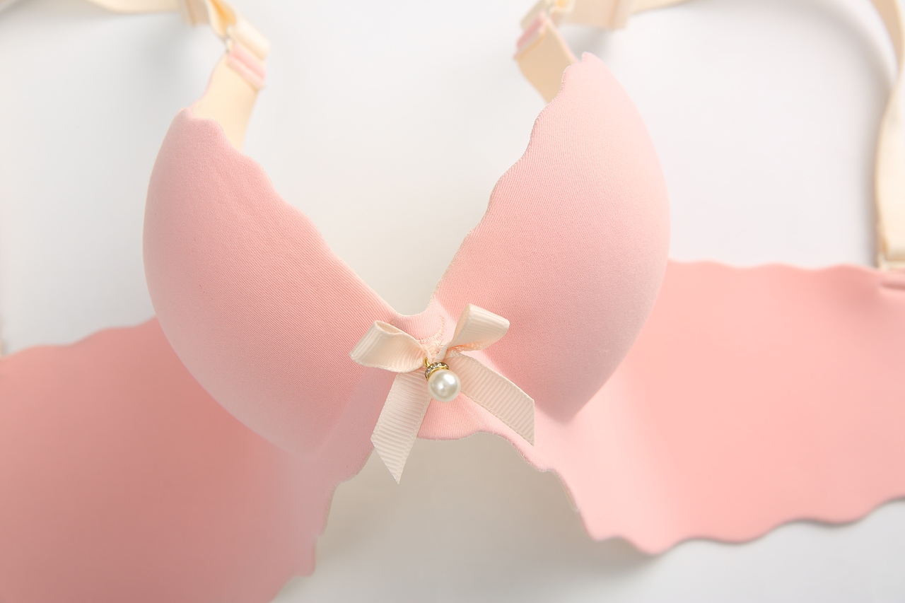 女士内衣文胸平铺场景图拍摄