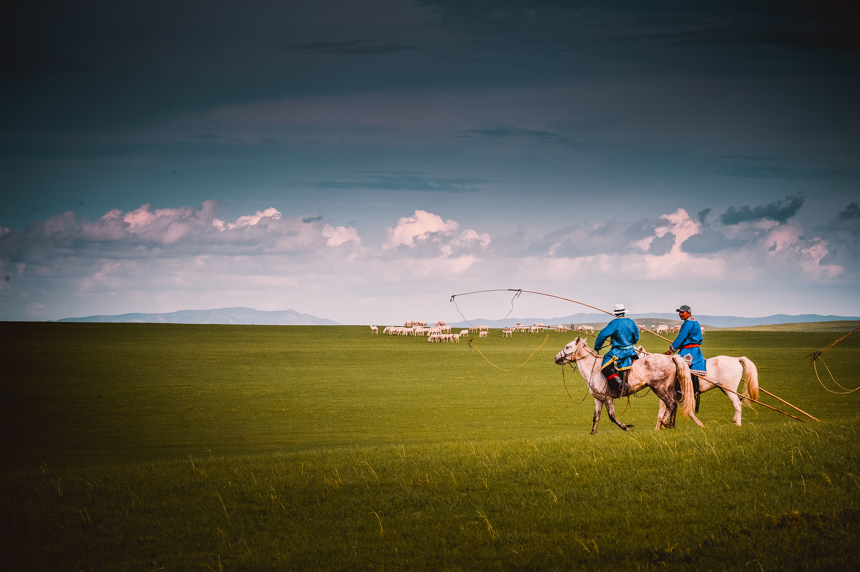 内蒙古西乌旗蒙古汗城旅游有限责任公司