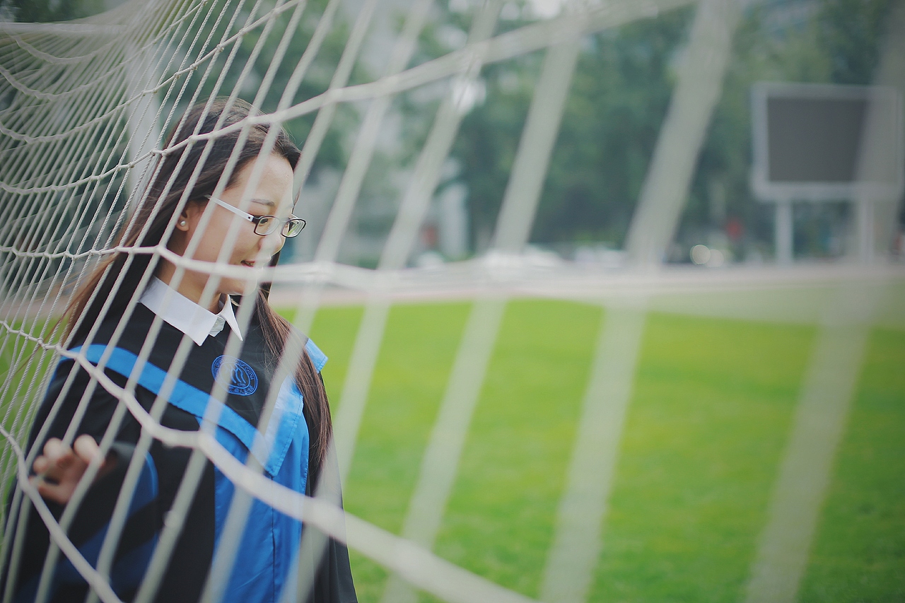 不经意的含羞可能就是最美的瞬间