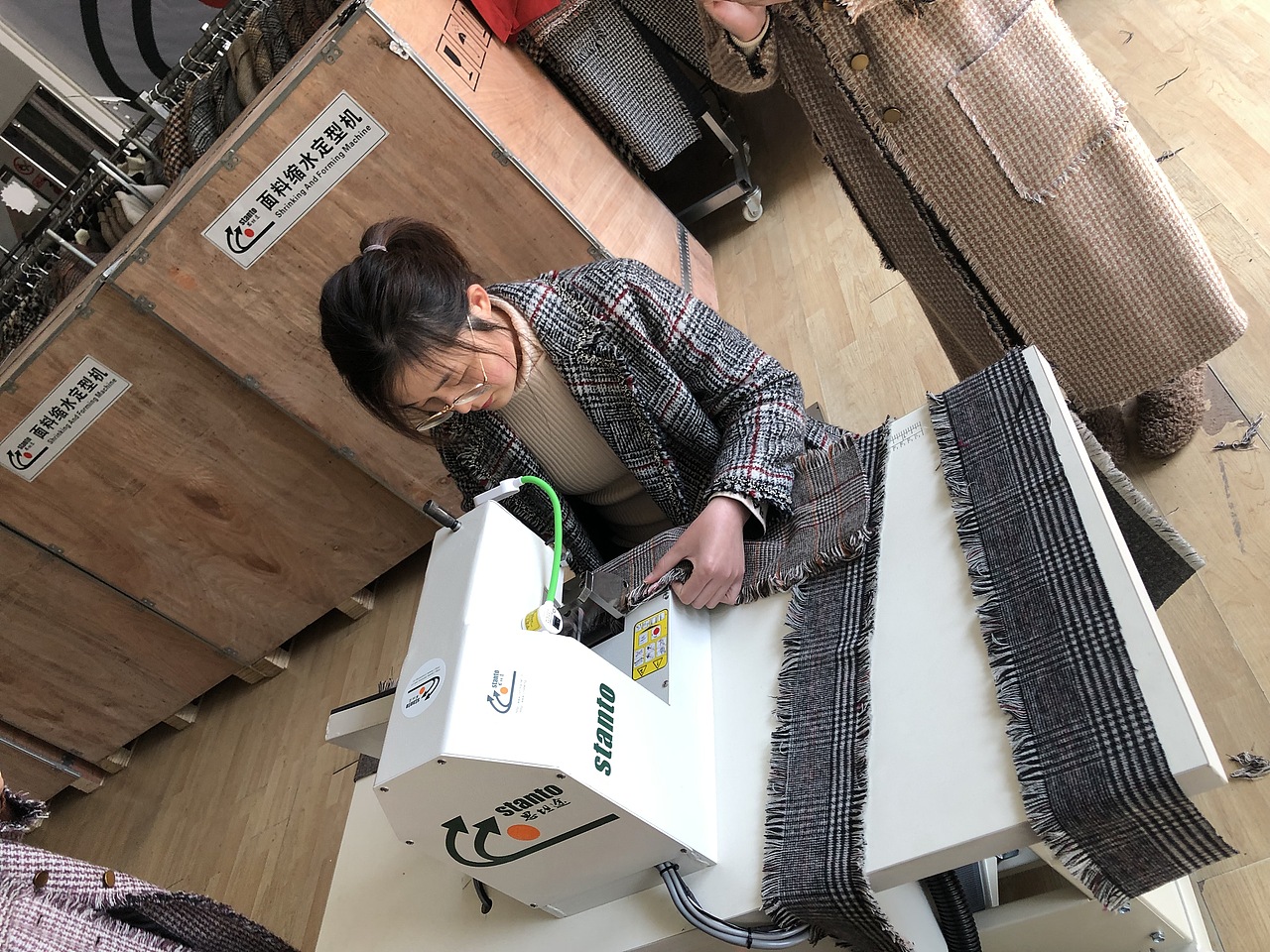 双面呢羊绒大衣流苏机，毛边机，须边机，波西米亚复古（图ZMTQ5MzAyMDUy） - 工业用品/机械 - 站酷设计师思坦途特种缝纫机原创素材 - 站酷ZCOOL