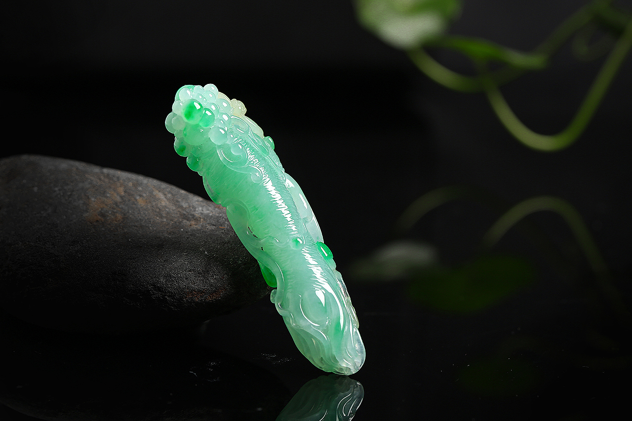 翡翠雕件 “千年人参”（图ZMTAxMjQxNzQ4） - 产品摄影 - 站酷设计师000000张原创素材 - 站酷ZCOOL