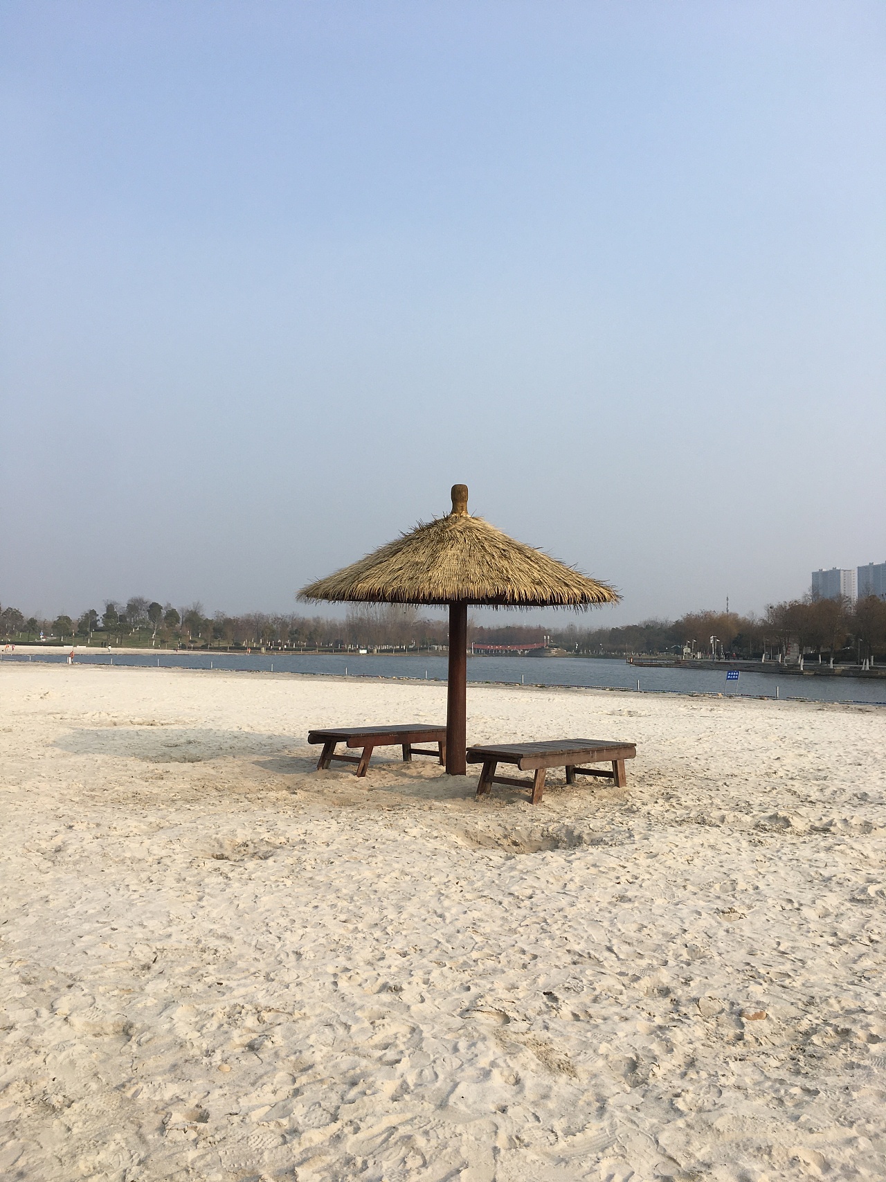 沙滩小亭