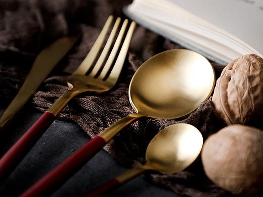 酒紅色刀叉套裝（個人主頁-ZMzMzODk4MDg=） - 產(chǎn)品攝影 - 站酷設(shè)計師云爾原創(chuàng)素材 - 站酷ZCOOL