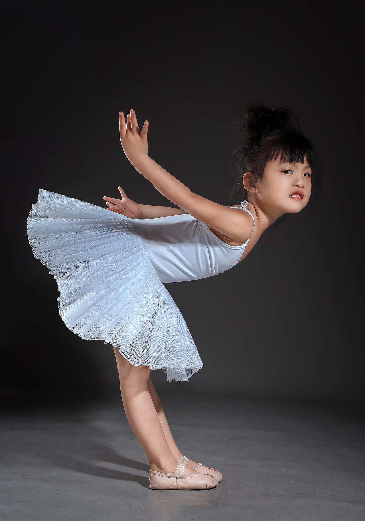 宝宝四岁半第一次拍舞蹈摄影