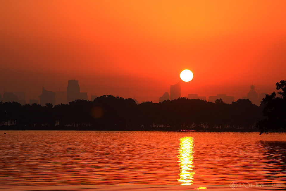 西湖日出