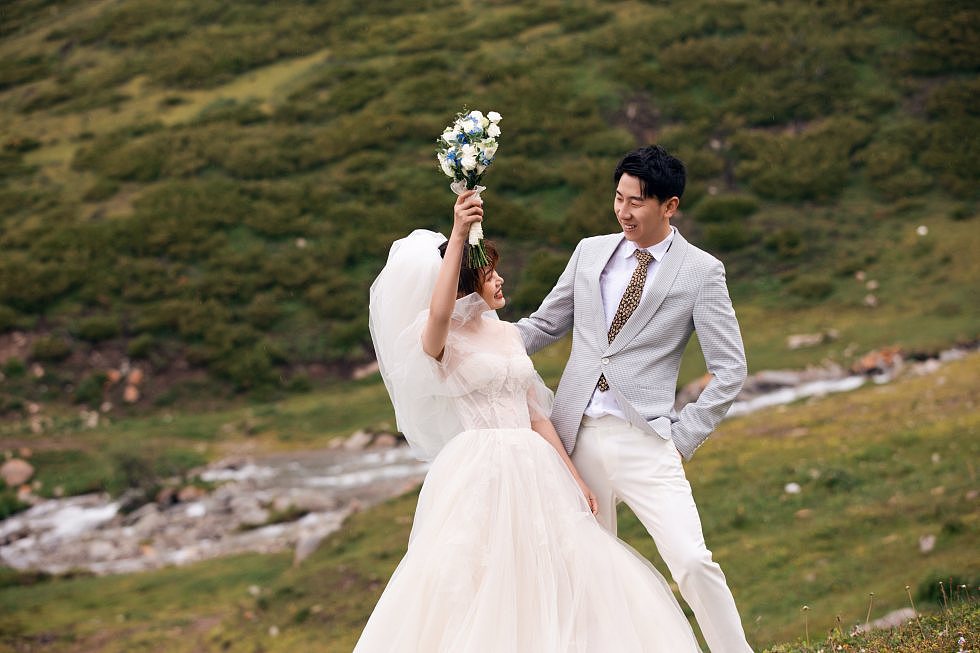 新疆旅拍独库公路婚纱照乌鲁木齐婚纱照客片分享