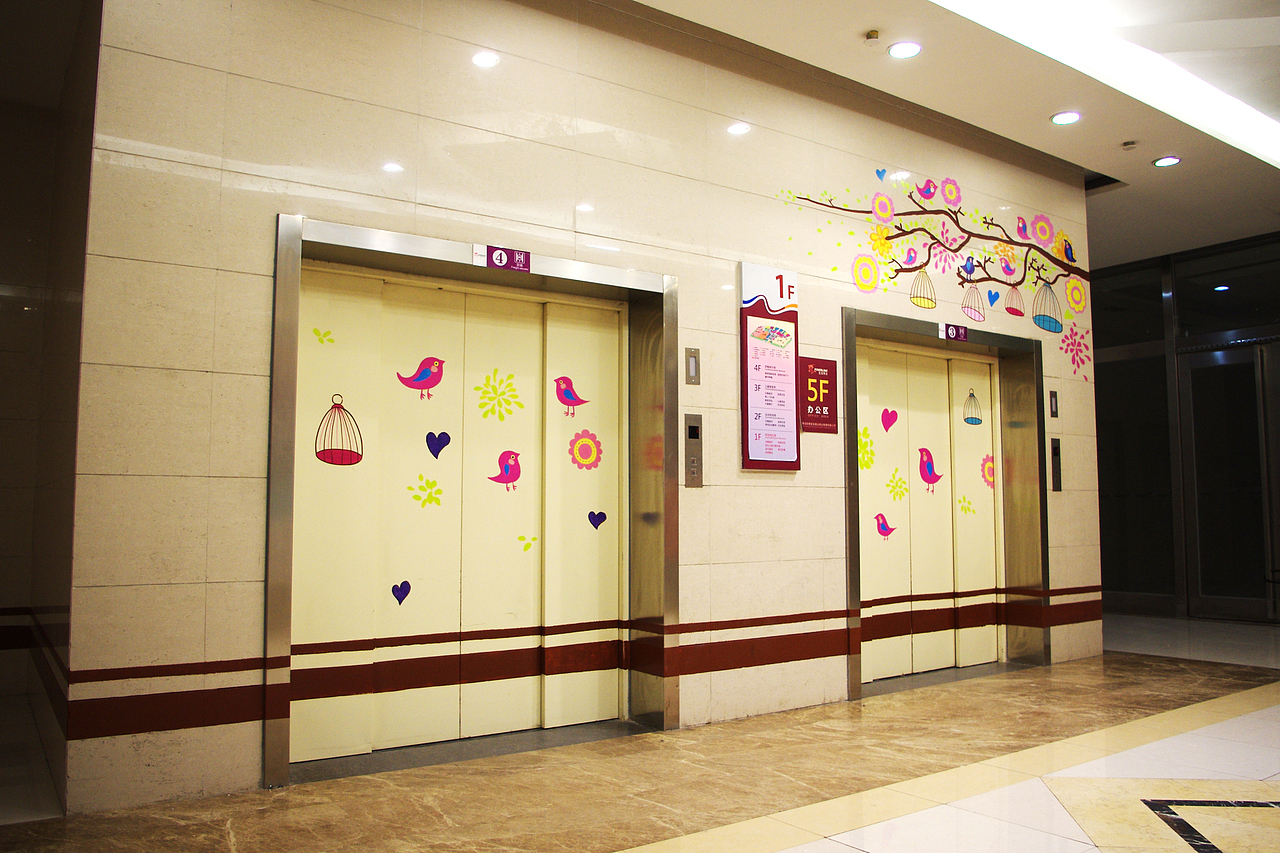 豹小玉手绘青岛即墨宝龙广场消防通道美化手绘背景墙