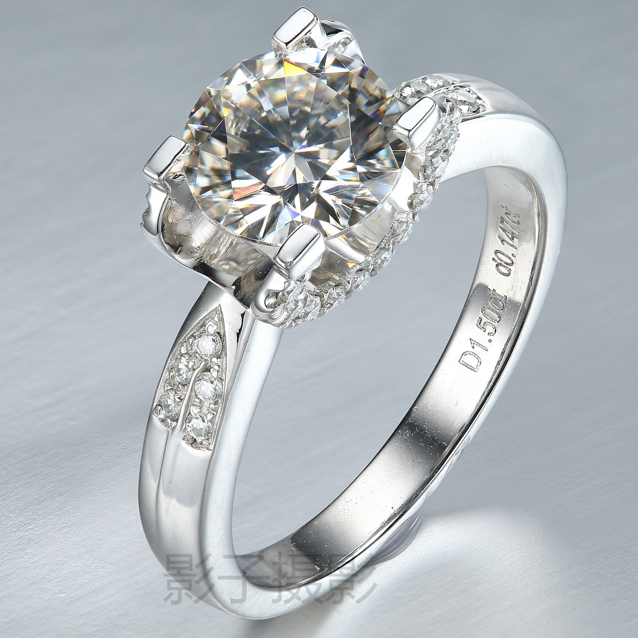 高清图|Enzo炫耀系列18K白金镶红宝及钻石戒指戒指图片1|腕表之家-珠宝
