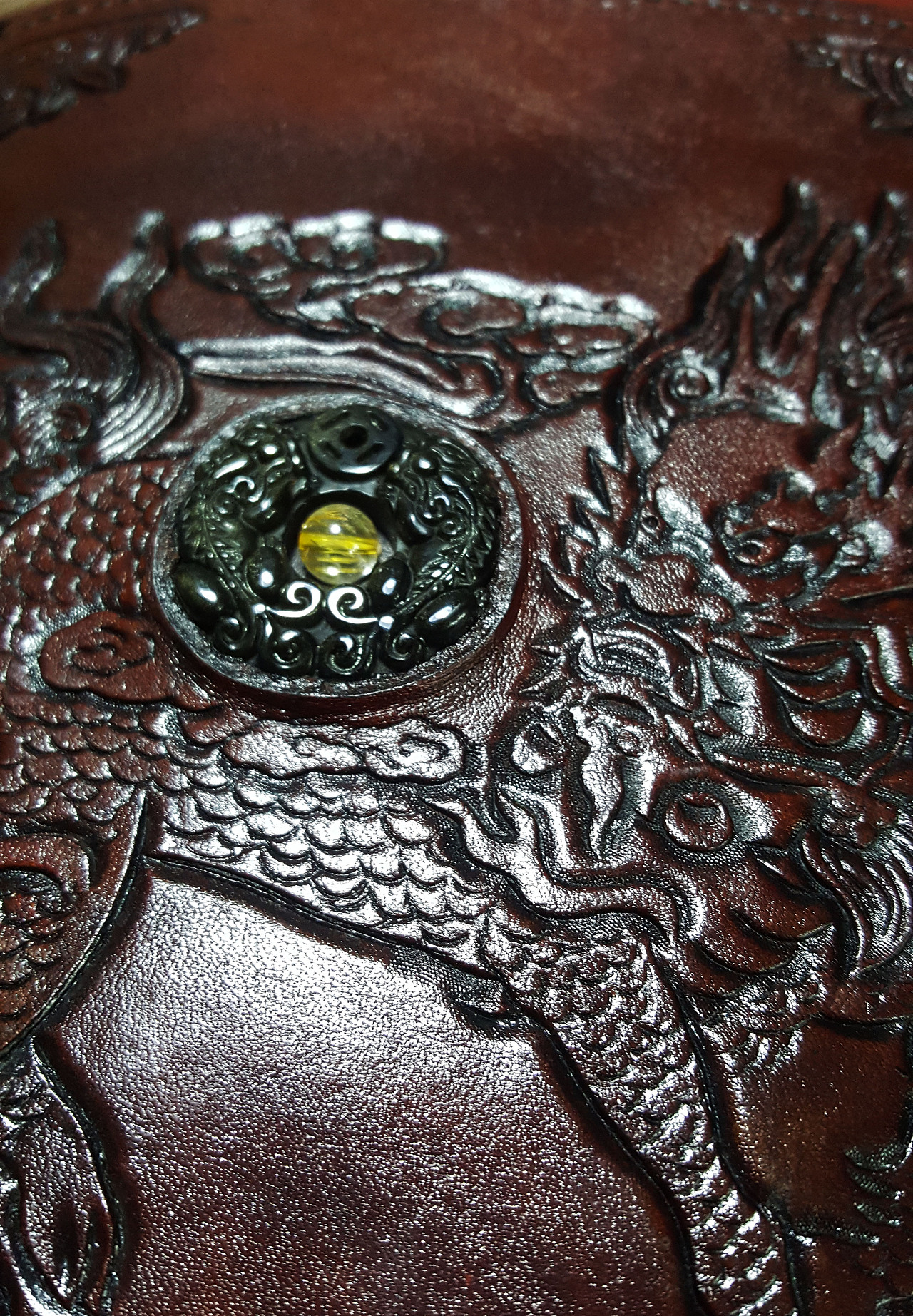 黑曜石镶嵌配雕花麒麟花纹专属定制头层牛皮笔记本