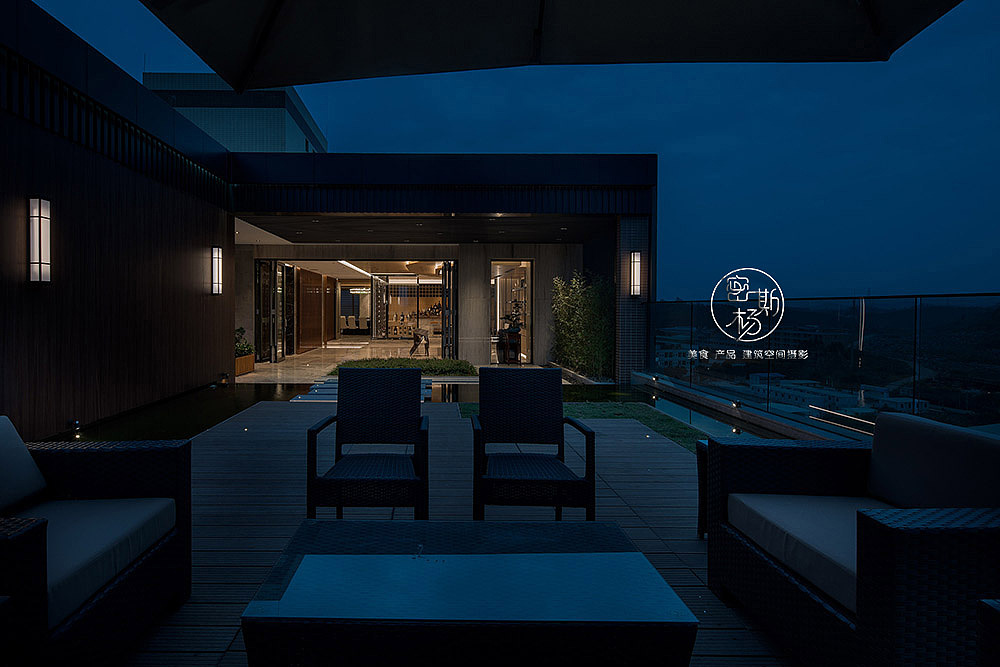 傍晚蔚蓝的光线,是摄影师等待的画面~~~