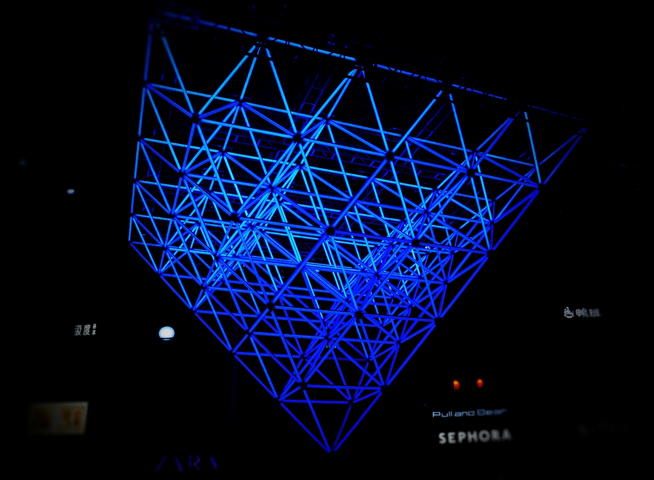 布置的不走心的蓝色港湾灯光节