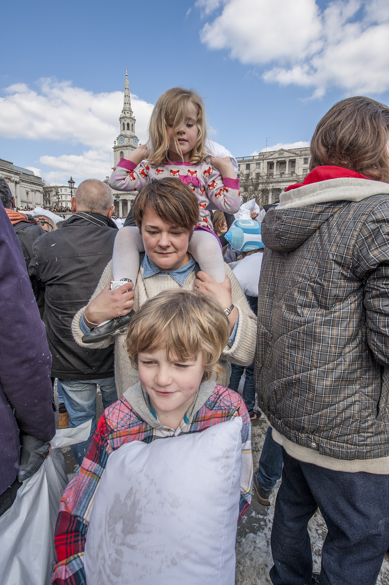 World Pillow Fight Day. London（图ZOTg4NzgyMA==） - 人文/纪实摄影 - 站酷设计师秋千上的树叶原创素材 - 站酷ZCOOL