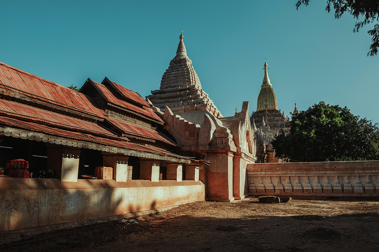 康瑟达王修建的阿难陀寺,则源自佛陀释迦牟尼十大弟子中阿难陀的名字.