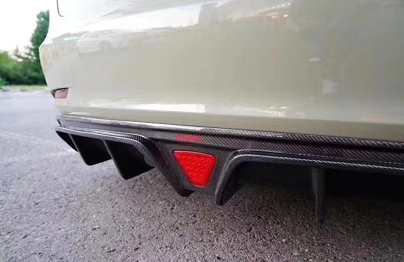 特斯拉Model3改装CMST碳纤维小包围 前唇后唇侧裙尾翼