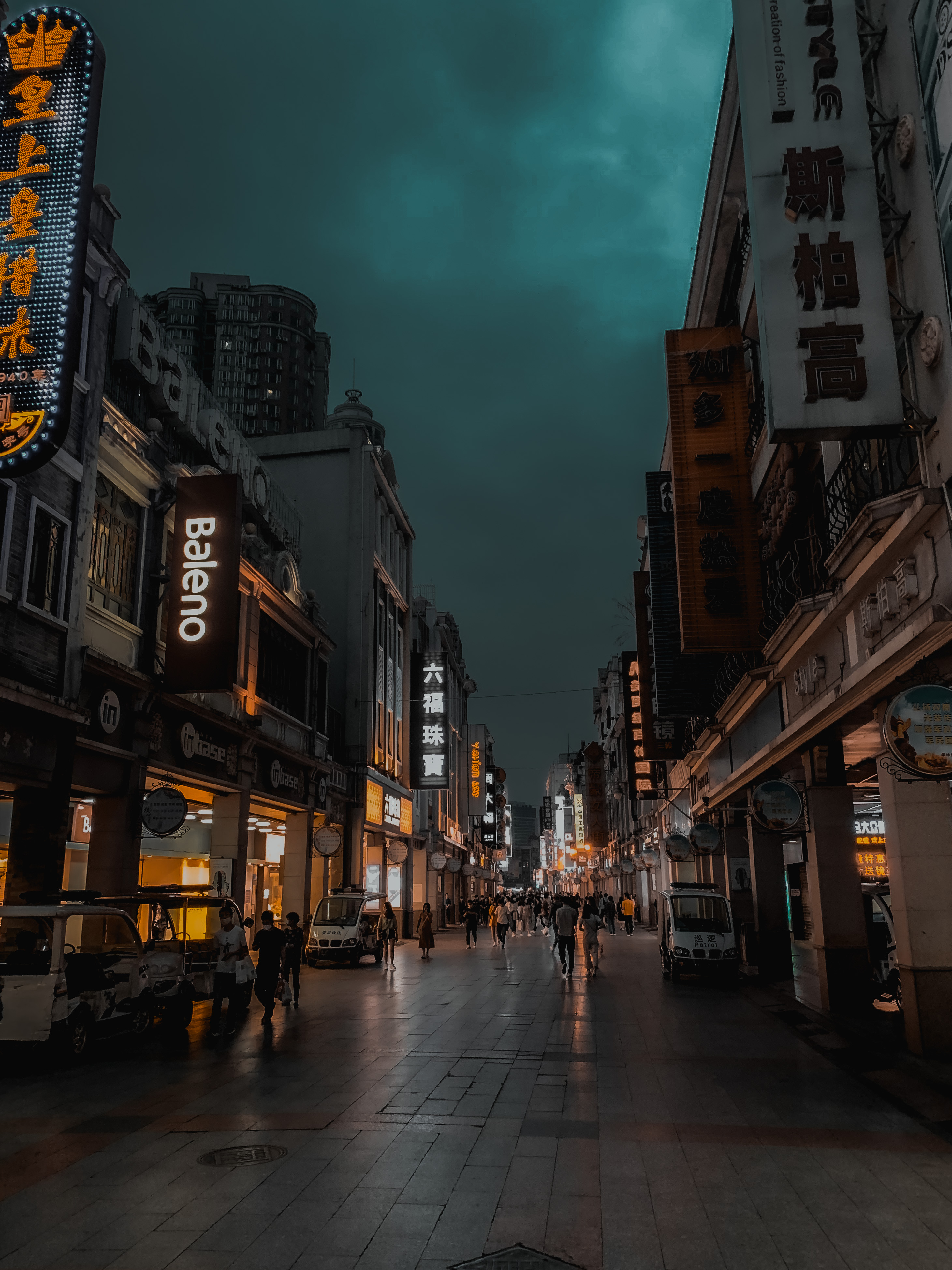 广州上下九步行街夜景图片